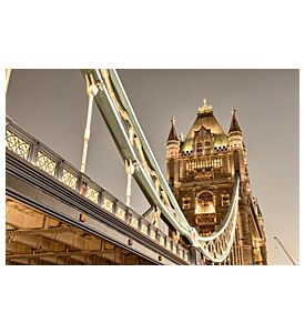 Stunning view of famous Tower Bridge in the evening - ID # 139011980